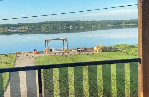 Sainte-Anne-de-Kent House | Beautiful Waterfront Retreat
