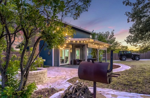 North Austin Civic Association House | Beautifully Remolded 3 Bedroom Nearby the Q2 Stadium and The Domain - by PMI Austin Metro