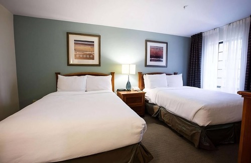 Gateway Hotel | Best Place to Stay in Austin! Free Breakfast, Outdoor Pool, Pets Allowed!