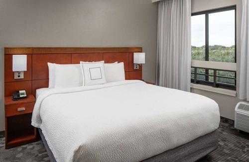 Miami Lakes Hotel | Best Quality Stay! Pet-Friendly, with Outdoor Pool, Near Spanish Lake Park!