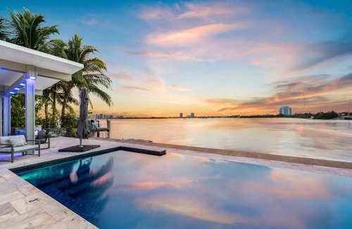 North Bay Village Villa | Best Sunset View on the Bay with Pool