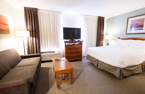 Gateway Hotel | Best Value, Quality Stay! Short Drive to Quarries Park and Northside Lawn!