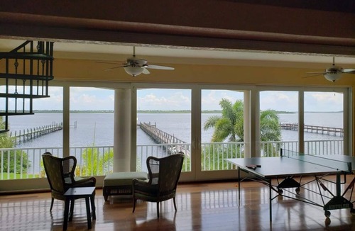 Gulf Cove House | Big 7500 sf 6-bedroom, 4.5-bathroom, home overlooking the Myakka River.