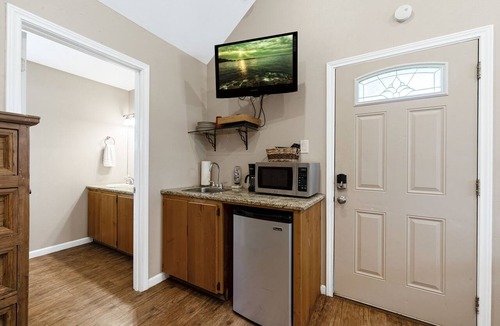 Blanco Cottage | Blanco Riverside Cottages & RV