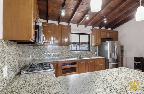 El Centenario House | Blissful Bay Views, Steps to Beach, Private Yard