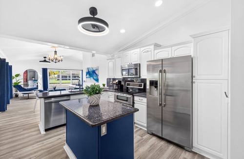 Fort Myers House | Blu Breeze, Social Media moments, Volleyball court, 4 BD, Largest Canal front.