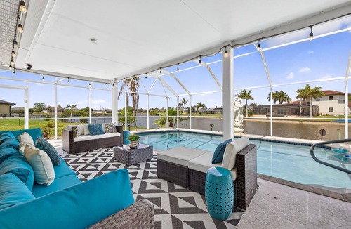 Fort Myers House | Blu Breeze, Social Media moments, Volleyball court, 4 BD, Largest Canal front.