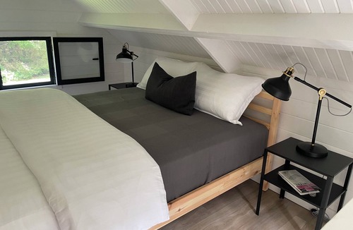 Erin Cabin | Blue Heron Bunkie A Luxury Forest Escape Near Erin, Ontario