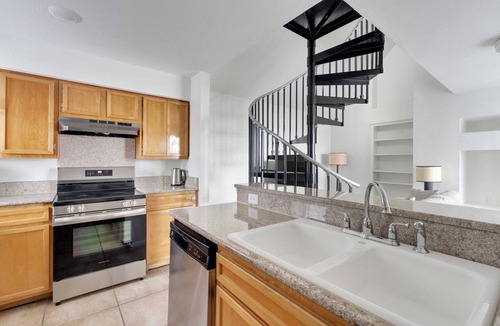 Waller Creek District Apartment | Blueground | Downtown Austin, pool, nr Texas State Capitol