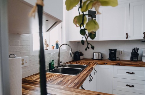Crystal Beach House | BOHO COTTAGE "Hot Tub & Close to Beach"