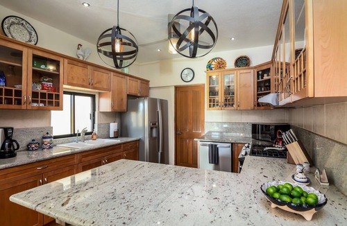 Cabo Bello House | BOOK 7 NIGHTS, GET 15% OFF, SHORT WALK TO BEACH, GREAT LOCATION, PRIVATE POOL!