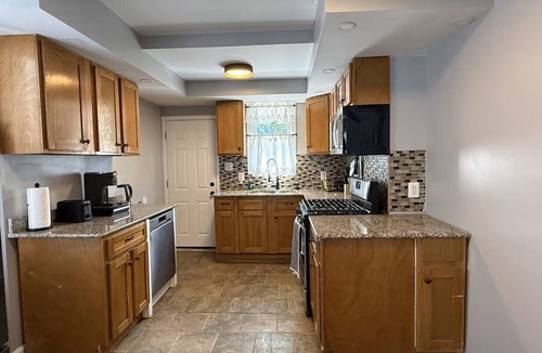 Yeadon House | Book Now! 30% OFF, FIFA WC Group Stay,3BR, Sleeps8, UPenn, QBed, Fast Wi-Fi