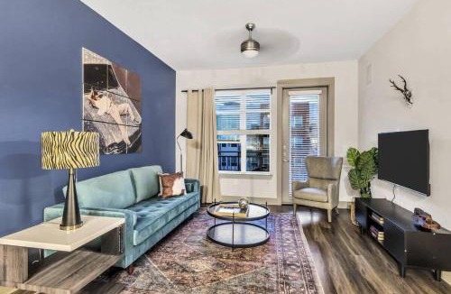 Richardson Apartment | Boulevard Stays Stylish and Beautiful 1BR Suite Pool Parking