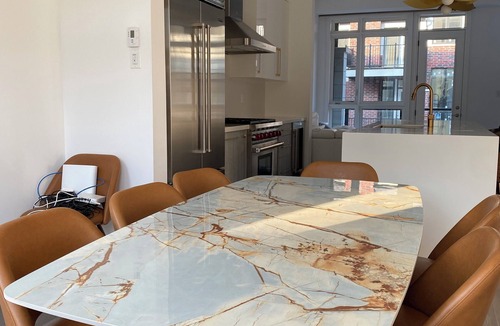 Richmond Hill House | Brand New, Luxurious & Spacious 4-Level Townhouse (Sleeps 10) with Two Kitchens