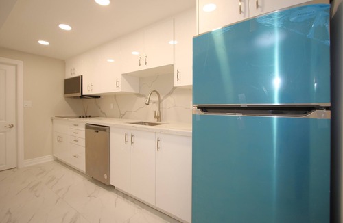 Richmond Hill House | Brand New, Luxurious & Spacious 4-Level Townhouse (Sleeps 10) with Two Kitchens