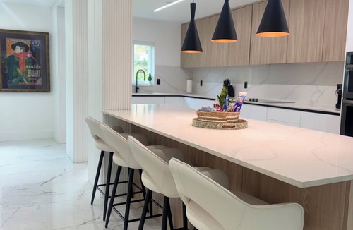 Brickell House | Brickell Miami Luxury Villa - 5 Suites with Private Bathrooms - Pool & Hot Tub