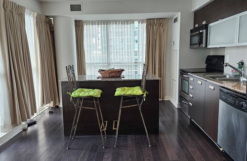 King West Village Condo | Bright 2BR Unit w/Free Parking and Gym