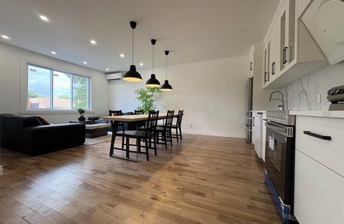 Cote-Des-Neiges—Notre-Dame-De-Grace Apartment | Bright 3BR Upper Duplex w/Patio – New Renovated