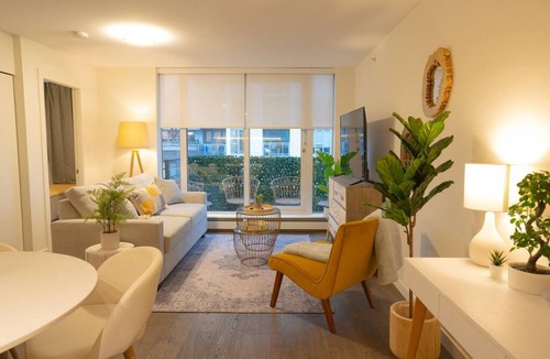 Chinatown Apartment | Bright Chinatown Condo, Free Parking & City Views