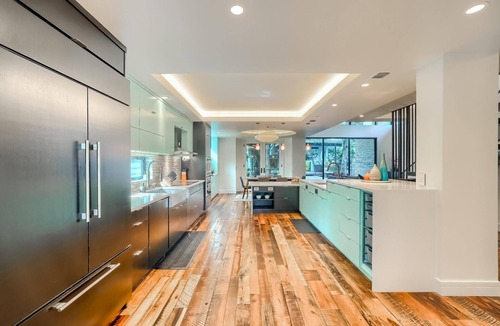 Zilker Villa | Bright Modern Villa with Guest house.