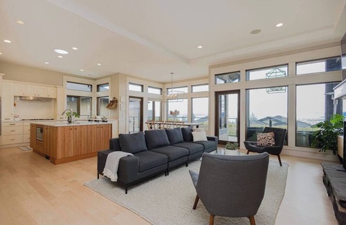 Southwest Mission House | Bright open-concept home in Kelowna with lake views, high ceilings, fireplace.
