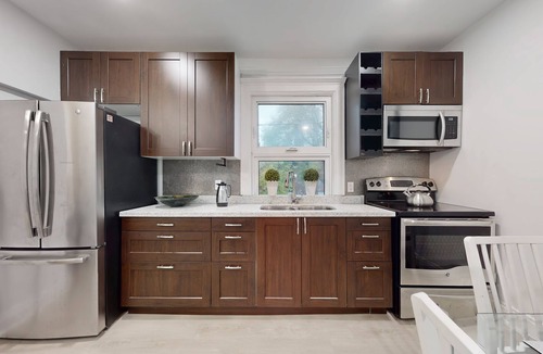 Cabbagetown Apartment | Bright & Stylish 3 BR apartment with Terrace near Metropolitan University