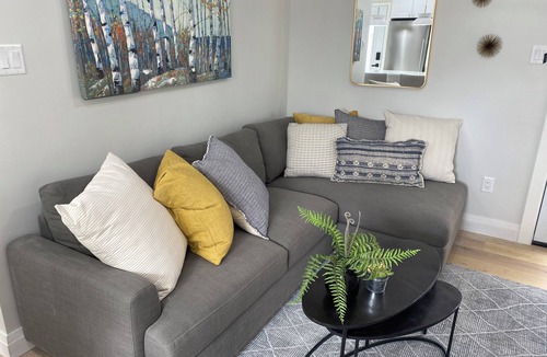 South End Apartment | Bright Upper One Bedroom in South Halifax! New!