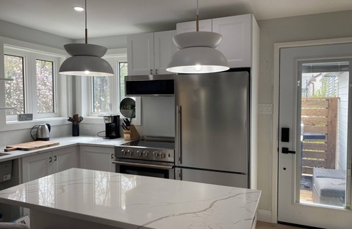 South End Apartment | Bright Upper One Bedroom in South Halifax! New!