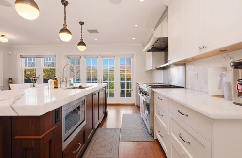 West Side House | Bright Westside 5br Home Near UBC & Kerrisdale