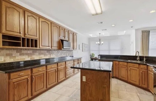 Leander House | Bring your extended family together for the holidays! 5 bedroom house on 5 acres