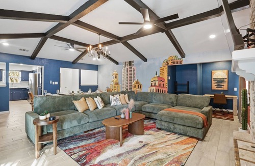 Leon Valley House | Casa Alegre: Football & Family Fun Starts Here!