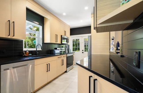Victoria Park House | Casa Azul -2/1 - Sleeps 6 - Intimate Oasis Central to Excitement-Victoria Park