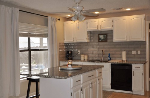 Wetmore House | Casa Azul - entire home near UTSA, La Cantera, medical center, and 6 flags
