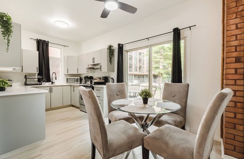Pointe-Saint-Charles Apartment | CasaKaïa - Cozy 2 bedroom apartment with Backyard & Parking near Lachine canal