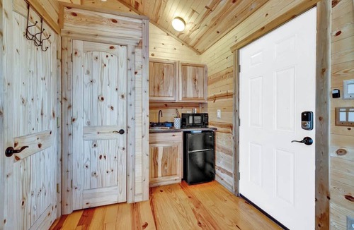 Fredericksburg Cabin | Cedar Cabin w/Beautiful Sunset Views