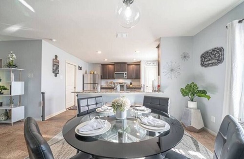 Medina Valley House | Central Location 3BR/2.5BA Near Lackland AFB, SeaWorld, Six Flags & Downtown