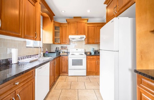 Renfrew-Collingwood House | Central Spacious 3 Br Upstairs