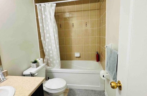 Brampton House | Centrally located beautiful 3 bedroom full house with free parking