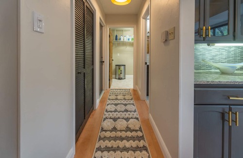 North Central Thousand Oaks House | CENTRALLY LOCATED CLOSE TO AIRPORT & MCALLISTER PARK- 4 BR, 3.5 bath, 2800 SQ FT