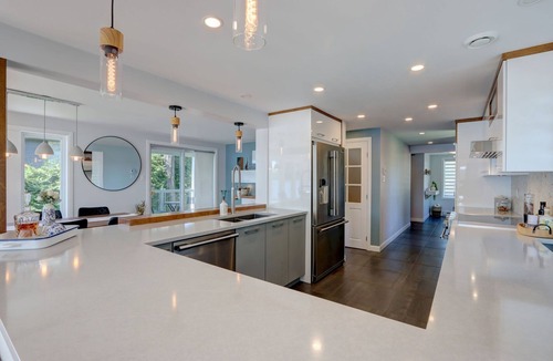 Deauville Ski Chalet | Chalet nestled on Lake Magog, sublime view, wood stove, 3 bedrooms. 3 bathrooms