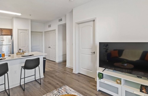 Frisco Apartment | Charming 1-bd apartment in Frisco with Fitness Room, Work Space & Swimming Pool