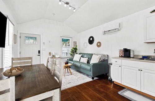 Southtown House | Charming 1-bedroom house in delightful San Antonio with AC, WiFi