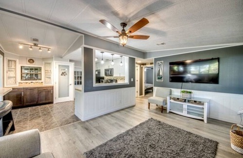 Jacarandas House | Charming 2-bedroom mobile home with AC, fitness room in lovely North Fort Myers