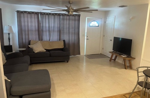 Fort Myers House | Charming 2-bedroom house with AC in North Fort Myers