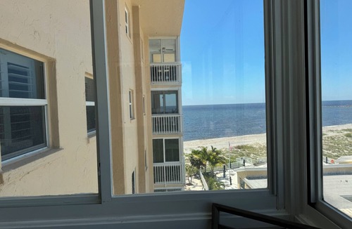 Venice Condo | Charming 2-bedroom condo with direct beach access and pool in wonderful Venice