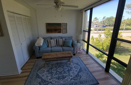 Venice Condo | Charming 2-Bedroom Condo Near Venice Beach & Downtown in Resort-Style Community