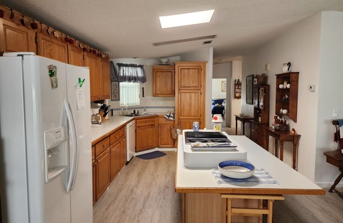 Fussels Corner House | Charming 2-bedroom house in peaceful Lakeland with AC and community ammenities