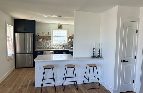 Buchanan Dam House | Charming 2-bedroom bungalow, near fabulous wineries, 25 mins from Marble Falls