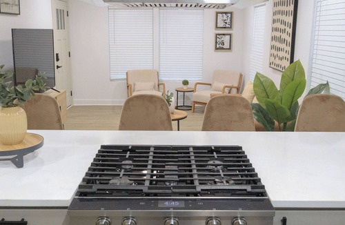 Alamo Heights House | Charming 3-bed casa with Pool, AC & WiFi ThePearl Airport TDY/Traveling Nurses