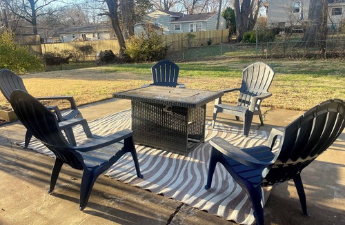 Overland Park House | Charming 3-bedroom house in peaceful Overland Park with garage and yard!